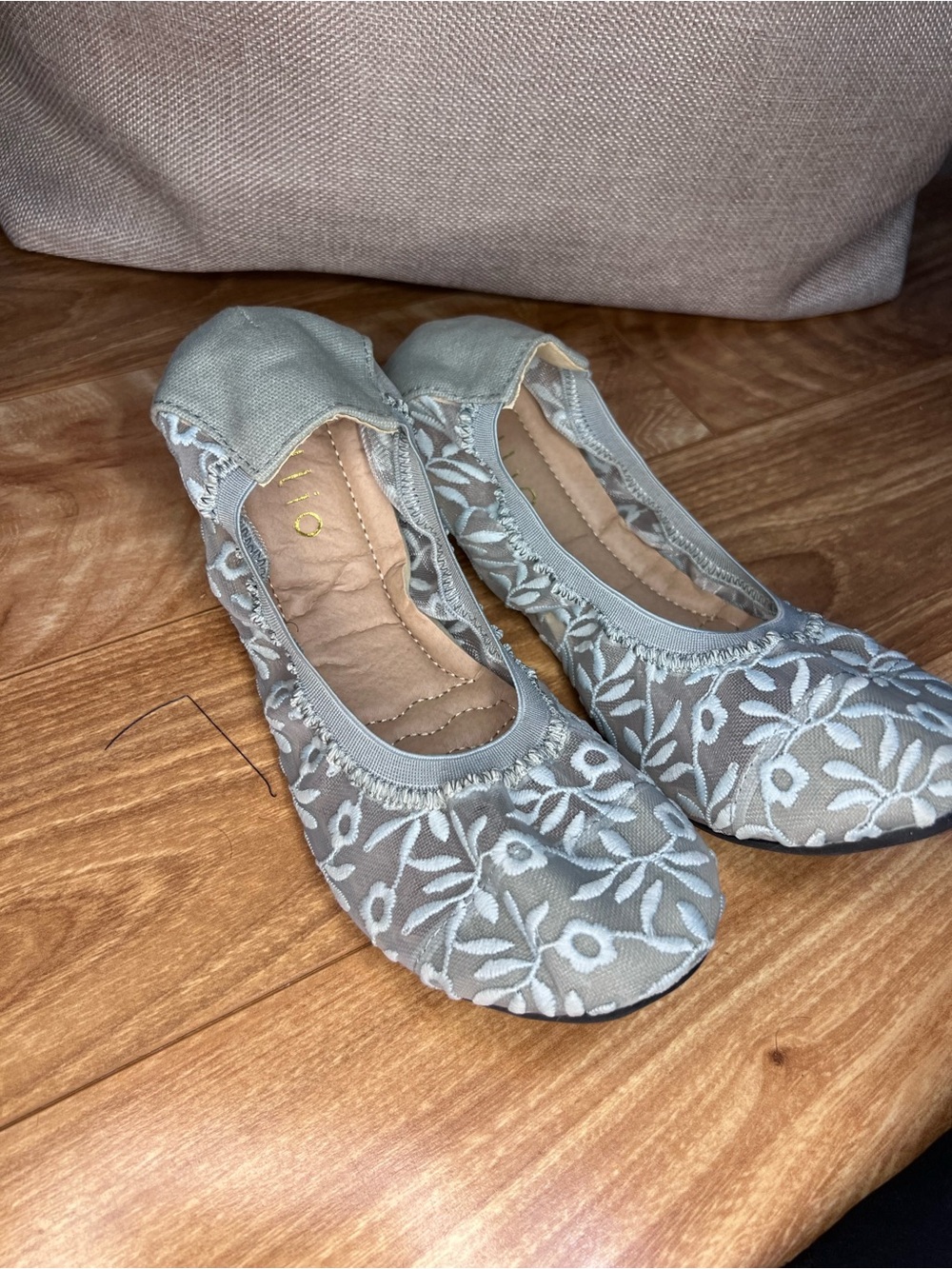 Ollio Dusty Blue Floral Lace Ballet Flats Women’s Size 8 Embroidered Mesh